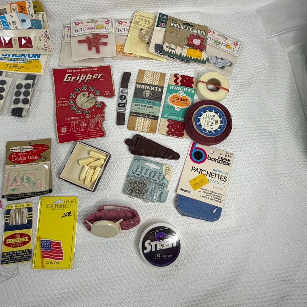 Vintage Sewing Notions Lot Wrights Rick Rack Talon Zippers Needles Buttons Bulk - Picture 4 of 10